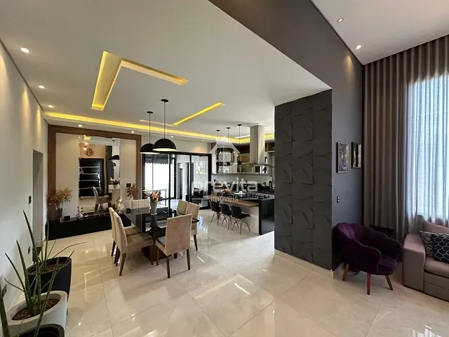 Casa com 357m² 3 quartos e 3 banheiros, à venda, no bairro Piracangaguá em Taubaté