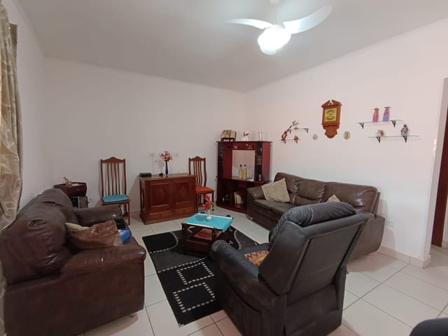 Foto do Casa - Casa de esquina com edícula à venda no bairro Indaiá em Caraguatatuba, SP com 02 dormitórios na casa principal e 01 dormitório na edícula | Área 12 imóveis