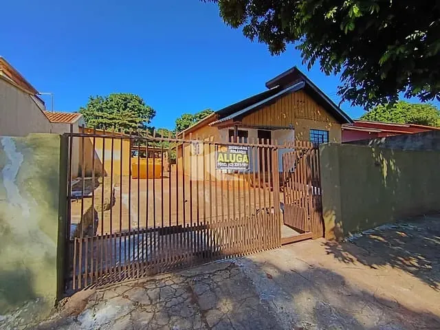 Casa 3 quartos e 1 banheiro, para alugar, no bairro Vila Oliveira em Rolândia