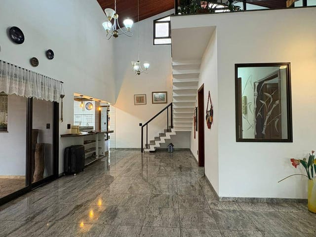 Casa com 936m² 4 quartos e 2 banheiros, para alugar, no bairro Vila Frezzarim em Americana