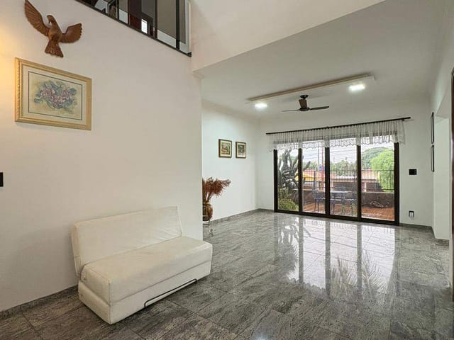 Casa com 936m² 4 quartos e 2 banheiros, para alugar, no bairro Vila Frezzarim em Americana