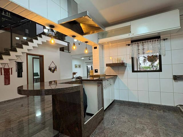 Casa com 936m² 4 quartos e 2 banheiros, para alugar, no bairro Vila Frezzarim em Americana