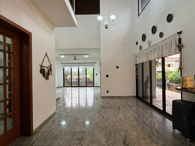 Casa com 936m² 4 quartos e 2 banheiros, para alugar, no bairro Vila Frezzarim em Americana