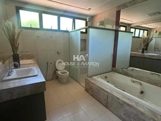 Casa 4 quartos e 6 banheiros, à venda, no bairro Residencial Aldeia do Vale em Goiânia