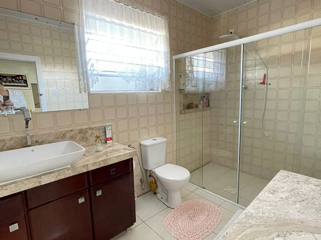 Casa com 300m² 3 quartos e 1 banheiro, à venda, no bairro Centro em Balneário Camboriú