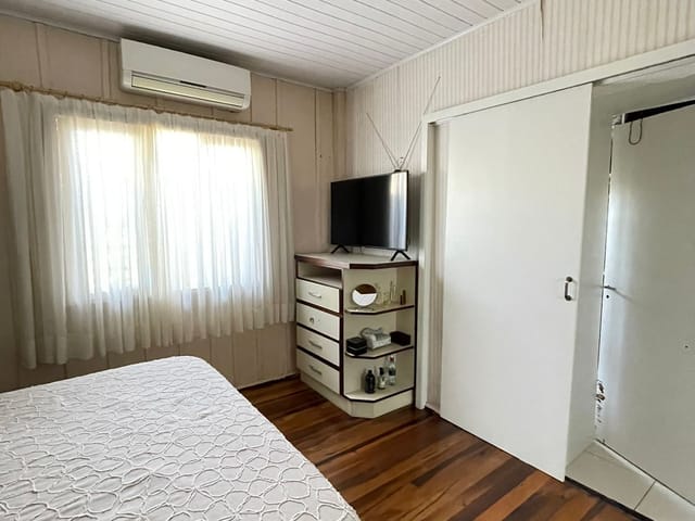 Casa com 300m² 3 quartos e 1 banheiro, à venda, no bairro Centro em Balneário Camboriú