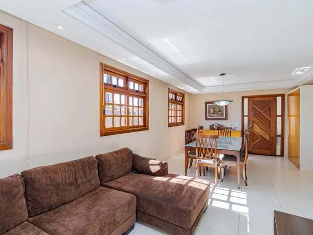 Casa com 171m² 3 quartos e 3 banheiros, à venda, no bairro Santo Inácio em Curitiba