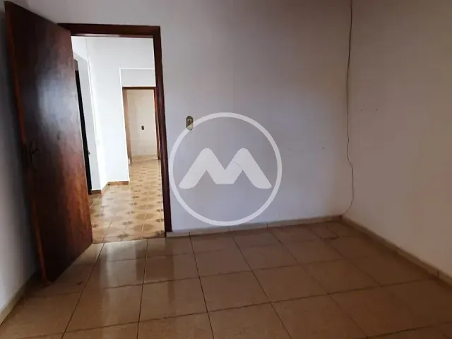 Casa 3 quartos e 2 banheiros, para alugar, no bairro Zona 02 em Cianorte