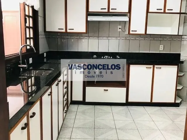 Casa com 360m² 4 quartos e 3 banheiros, para alugar, no bairro Jardim das Colinas em São José Dos Campos