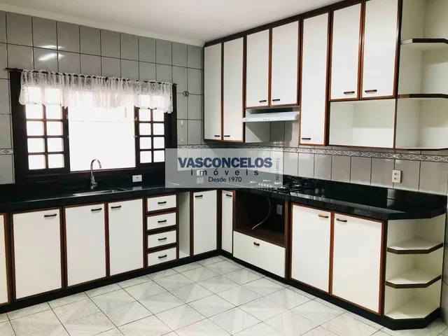 Casa com 360m² 4 quartos e 3 banheiros, para alugar, no bairro Jardim das Colinas em São José Dos Campos