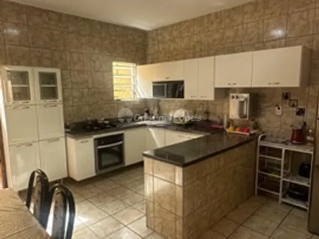 Casa com 300m² 4 quartos e 2 banheiros, à venda, no bairro Itararé em Teresina