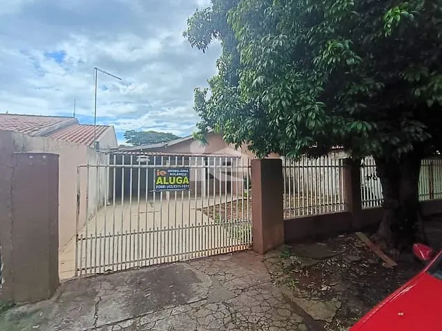 Casa 3 quartos e 1 banheiro, para alugar, no bairro Conjunto Habitacional Santiago em Rolândia