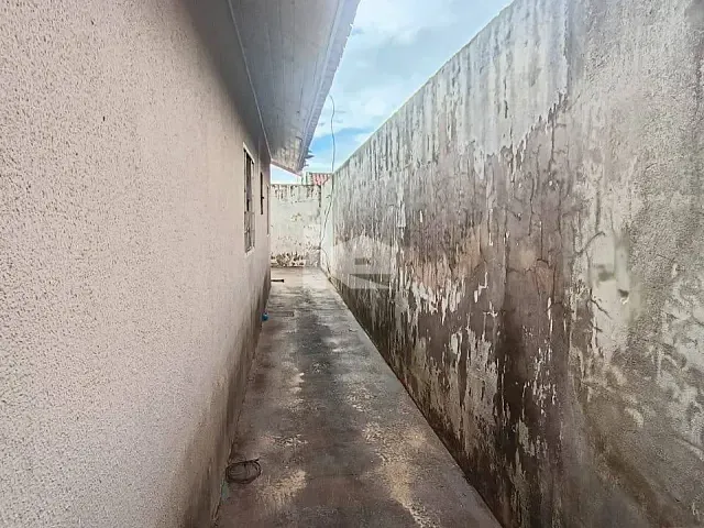 Casa 3 quartos e 1 banheiro, para alugar, no bairro Conjunto Habitacional Santiago em Rolândia