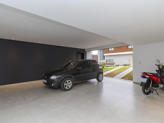 Casa com 140m² 3 quartos e 3 banheiros, à venda, no bairro Campo Comprido em Curitiba