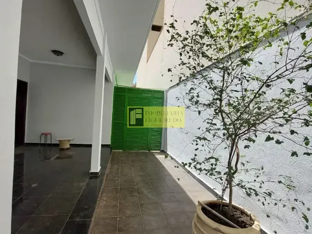 Casa com 528m², para alugar, no bairro Centro em São José do Rio Preto