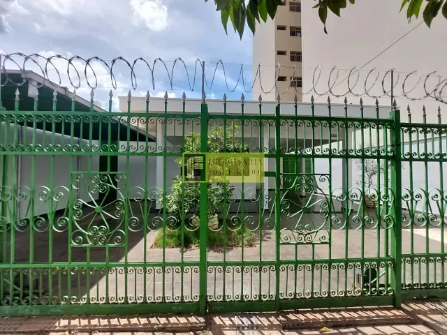 Casa com 528m², para alugar, no bairro Centro em São José do Rio Preto