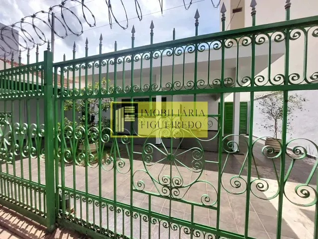 Casa com 528m², para alugar, no bairro Centro em São José do Rio Preto
