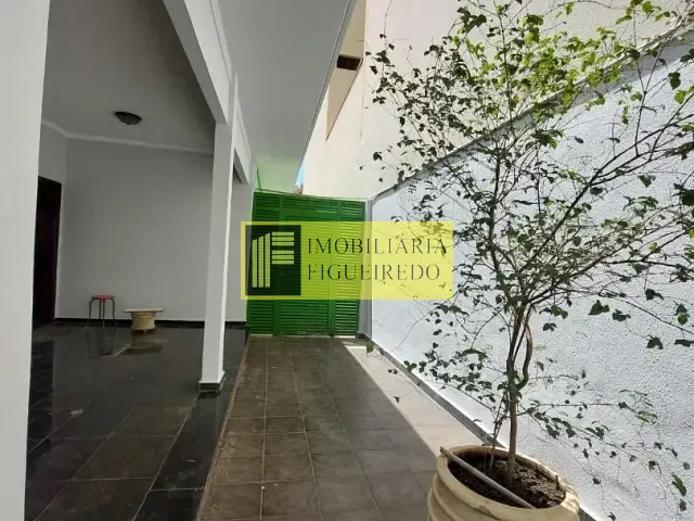 Casa com 528m², para alugar, no bairro Centro em São José do Rio Preto