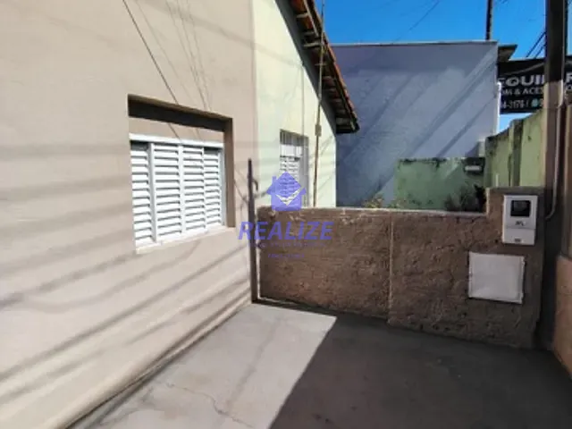 Casa com 300m² 2 quartos e 2 banheiros, à venda, no bairro Centro em Botucatu