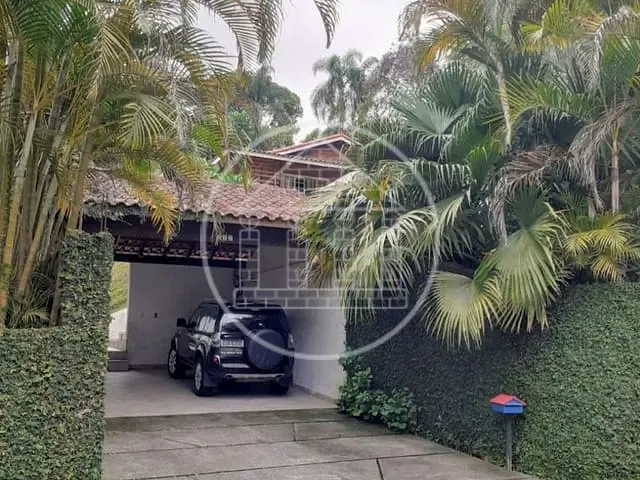 Casa com 713m² 3 quartos e 3 banheiros, à venda, no bairro Loteamento Chacaras Embu-Guacu em Embu-Guaçu