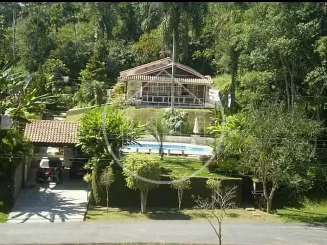 Casa com 713m² 3 quartos e 3 banheiros, à venda, no bairro Loteamento Chacaras Embu-Guacu em Embu-Guaçu