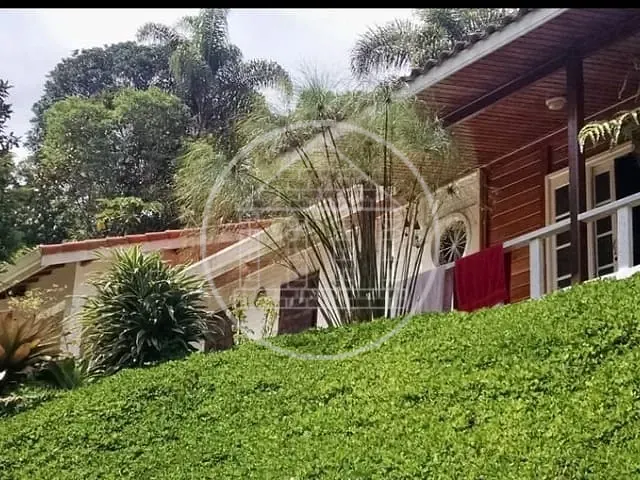 Casa com 713m² 3 quartos e 3 banheiros, à venda, no bairro Loteamento Chacaras Embu-Guacu em Embu-Guaçu