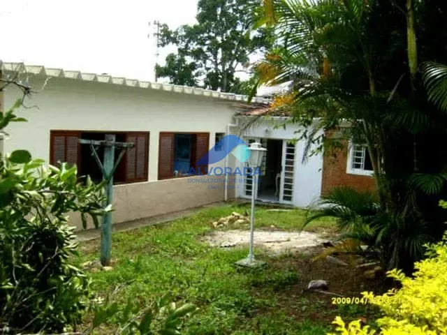 Casa com 677m² 6 quartos e 1 banheiro, à venda, no bairro Centro em São Bento do Sapucaí