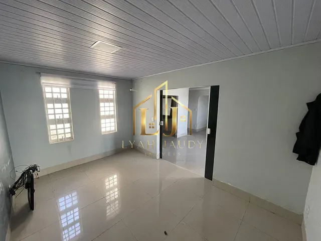 Casa com 360m² 4 quartos e 2 banheiros, à venda, no bairro Jardim Tropical em Cuiabá
