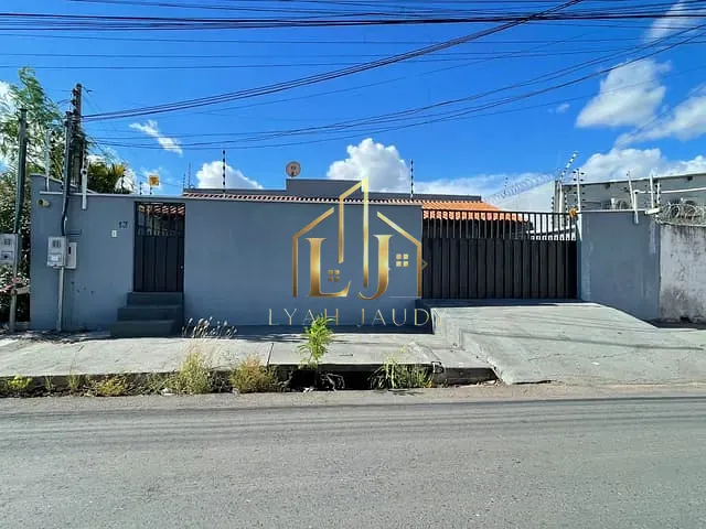 Casa com 360m² 4 quartos e 2 banheiros, à venda, no bairro Jardim Tropical em Cuiabá