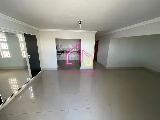 Casa com 360m² 4 quartos e 2 banheiros, à venda, no bairro Jardim Tropical em Cuiabá
