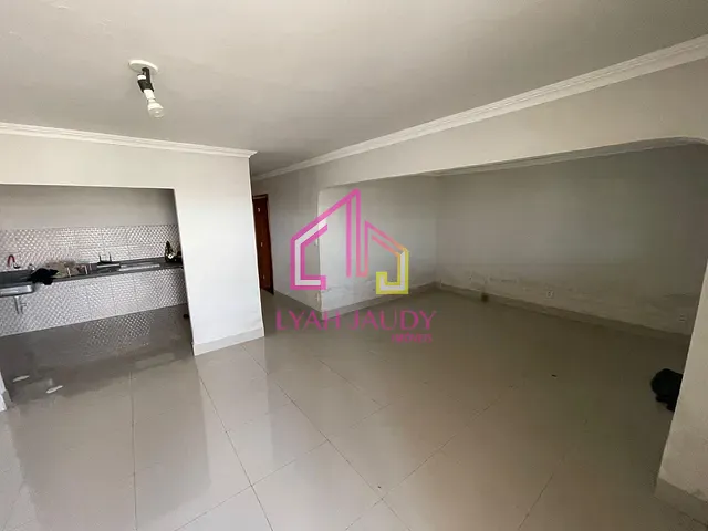 Casa com 360m² 4 quartos e 2 banheiros, à venda, no bairro Jardim Tropical em Cuiabá