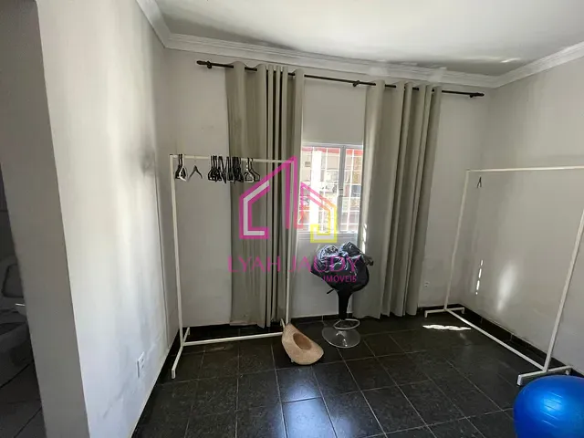 Casa com 360m² 4 quartos e 2 banheiros, à venda, no bairro Jardim Tropical em Cuiabá