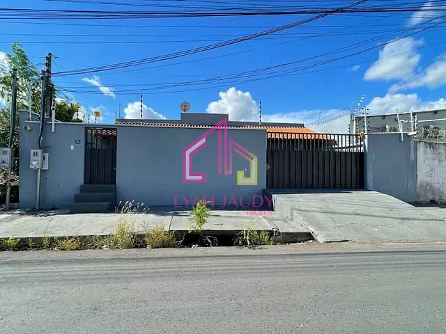 Casa com 360m² 4 quartos e 2 banheiros, à venda, no bairro Jardim Tropical em Cuiabá