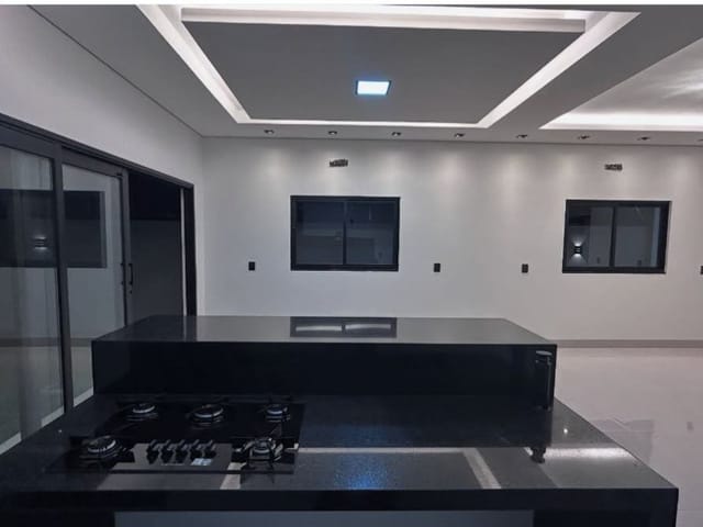 Casa com 300m² 3 quartos e 2 banheiros, à venda, no bairro Jardim Leblon em Sinop