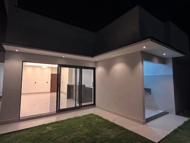 Casa com 300m² 3 quartos e 2 banheiros, à venda, no bairro Jardim Leblon em Sinop