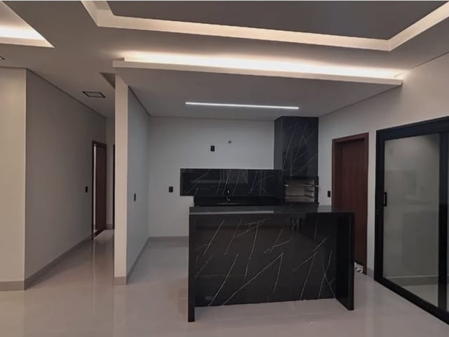 Casa com 300m² 3 quartos e 2 banheiros, à venda, no bairro Jardim Leblon em Sinop