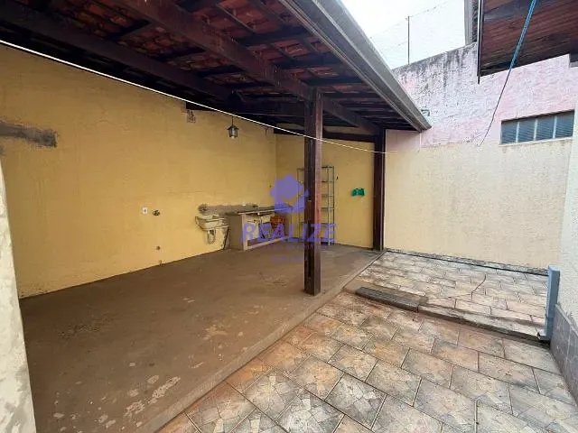 Casa com 230m² 3 quartos e 3 banheiros, à venda, no bairro Vila Paulista em Botucatu