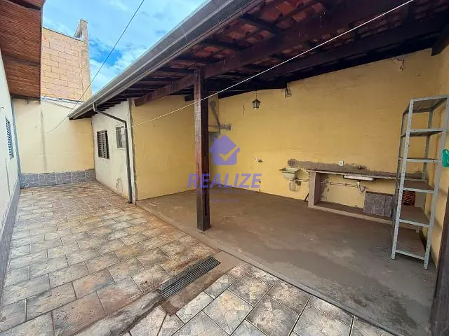 Casa com 230m² 3 quartos e 3 banheiros, à venda, no bairro Vila Paulista em Botucatu
