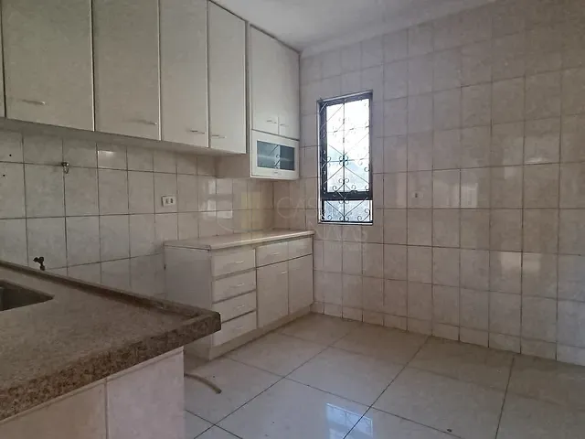Casa com 648m² 3 quartos e 4 banheiros, à venda, no bairro Centro em Apucarana