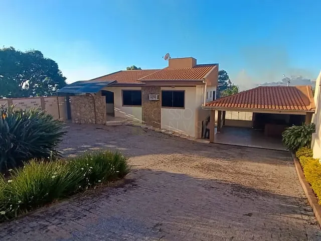Casa com 648m² 3 quartos e 4 banheiros, à venda, no bairro Centro em Apucarana