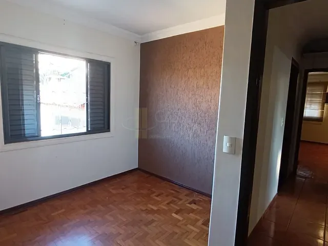 Casa com 648m² 3 quartos e 4 banheiros, à venda, no bairro Centro em Apucarana