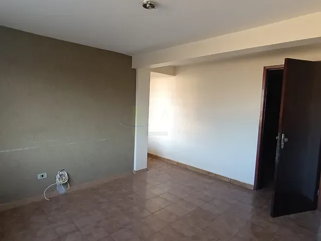Casa com 648m² 3 quartos e 4 banheiros, à venda, no bairro Centro em Apucarana