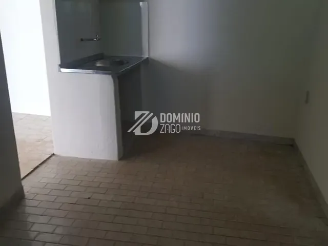 Casa com 465m² 2 quartos e 1 banheiro, para alugar, no bairro Mercês em Uberaba
