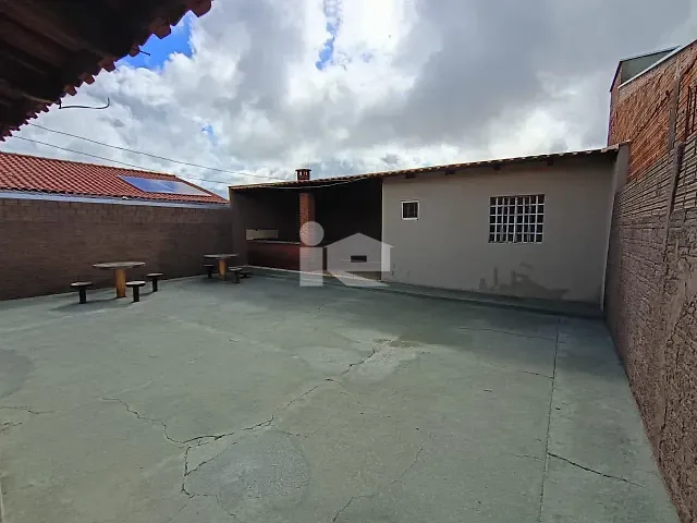 Casa 3 quartos e 1 banheiro, para alugar, no bairro Conjunto Habitacional Santiago em Rolândia