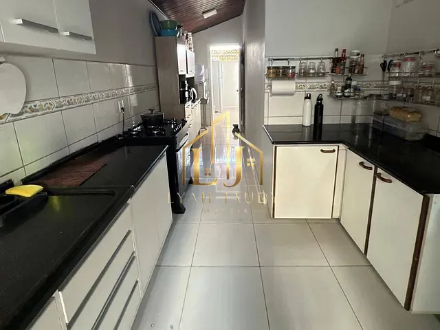 Casa com 300m² 3 quartos e 1 banheiro, à venda, no bairro Recanto dos Pássaros em Cuiabá