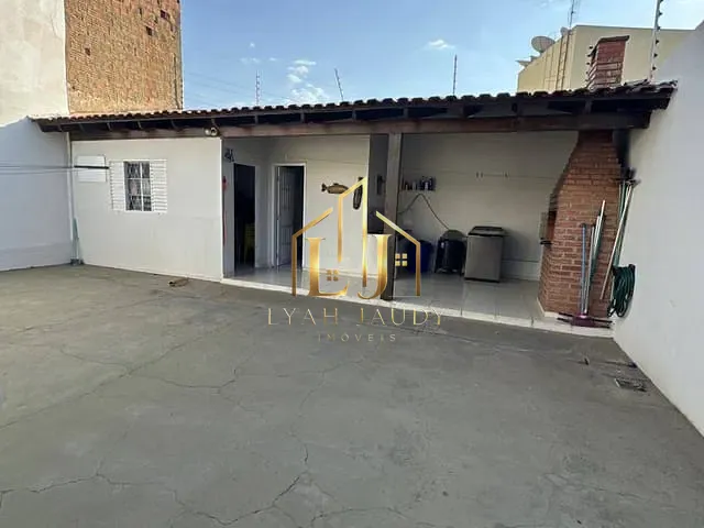 Casa com 300m² 3 quartos e 1 banheiro, à venda, no bairro Recanto dos Pássaros em Cuiabá