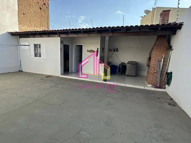 Casa com 300m² 3 quartos e 1 banheiro, à venda, no bairro Recanto dos Pássaros em Cuiabá