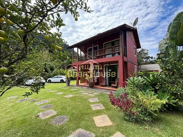 Casa com 2466m² 4 quartos e 4 banheiros, à venda, no bairro Maringá em Itatiaia