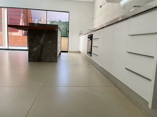 Casa com 424m² 4 quartos e 5 banheiros, à venda, no bairro Quinta Funchal em Apucarana