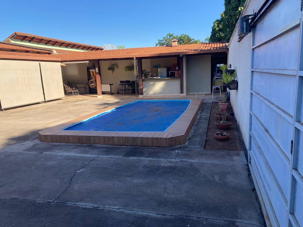 Casa à venda com 3 quartos, 147m² - Foto 1